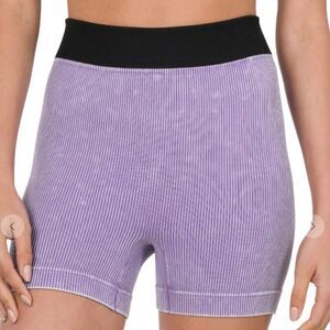 Zenana Ribbed  bicolor Shorts in purple and Black